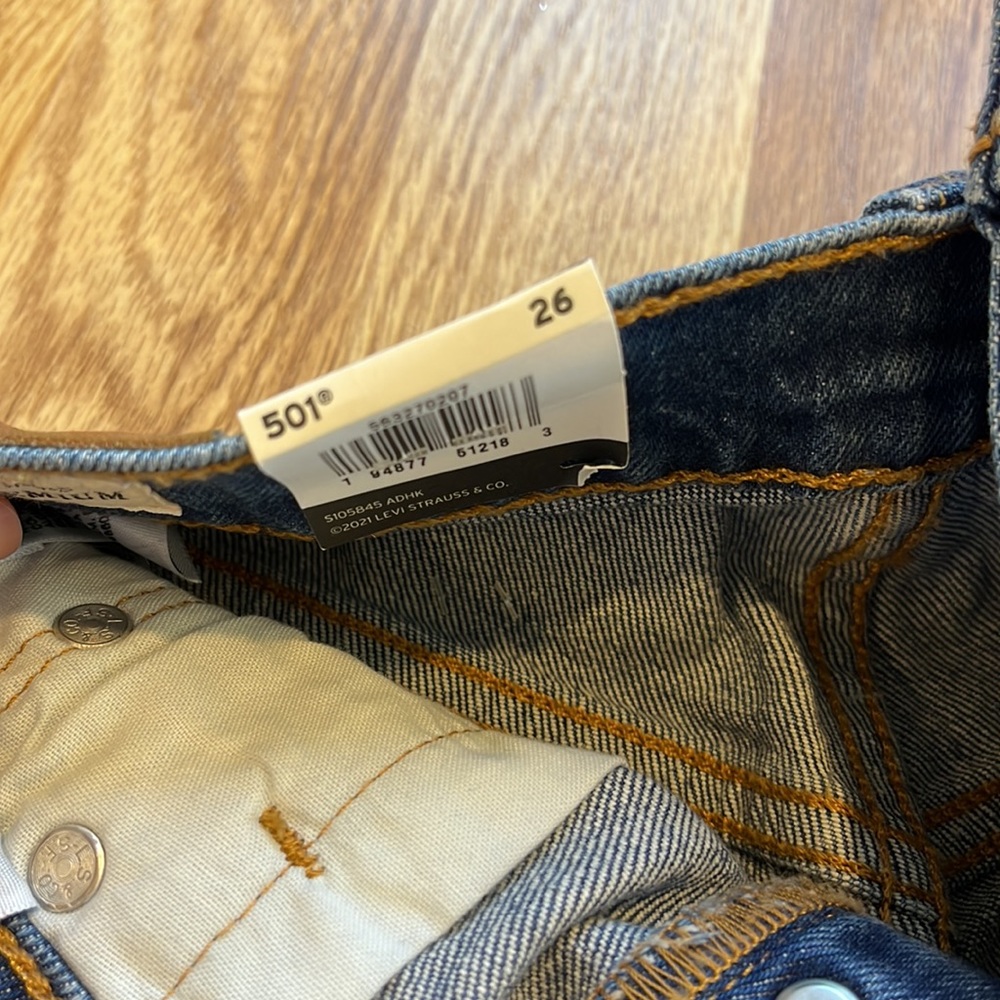 NWT Womens Levi’s 501 Jean shorts. Size 26. - Picture 4 of 4